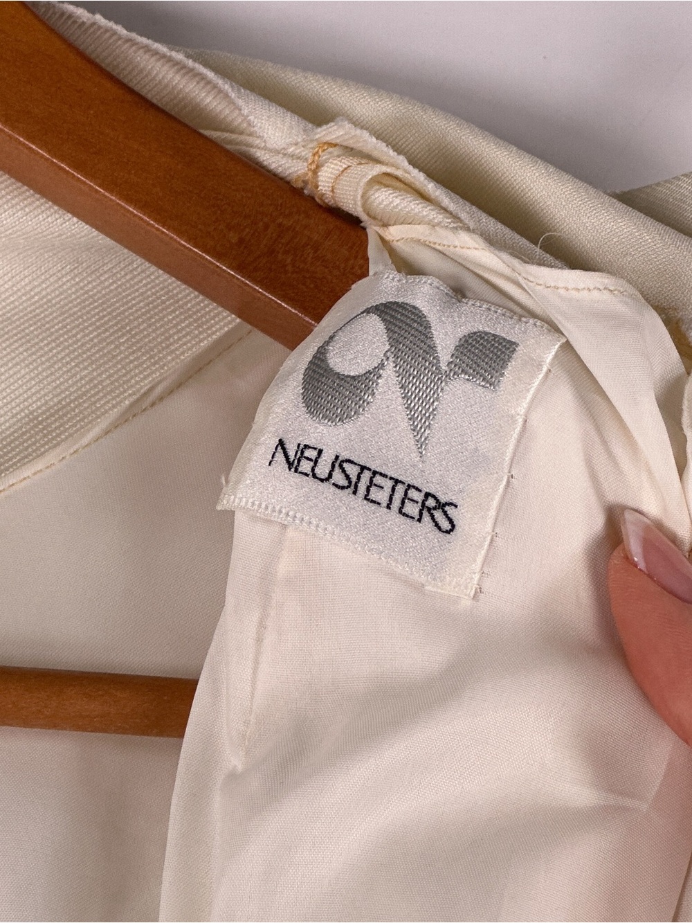 Mollie Parnis Neusteters Pleated Mock Neck Maxi Dress Cream Size 4 - Picture 11 of 16